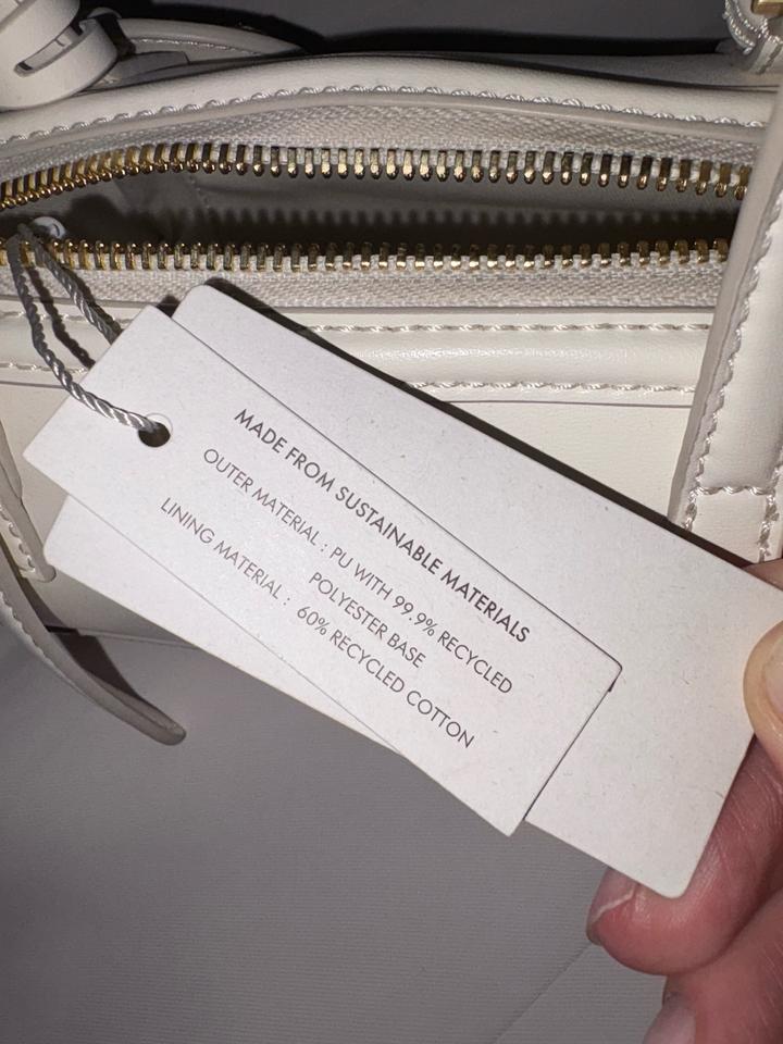 Сумка в размере s от Charles & Keith