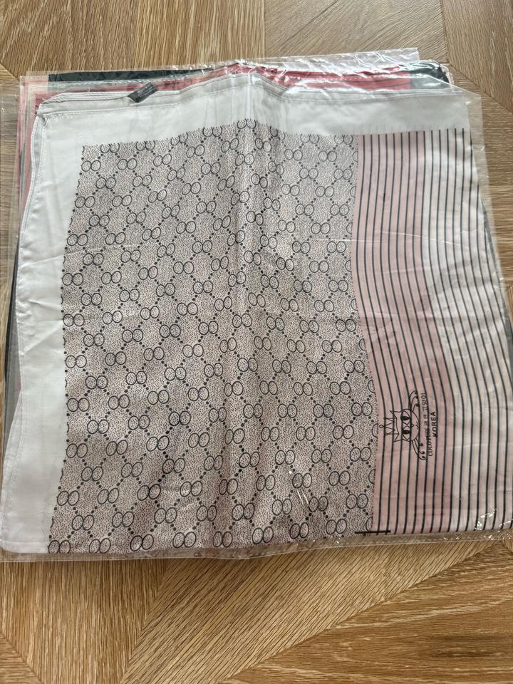 Платок красный 58см на 58см. Разные расцветки