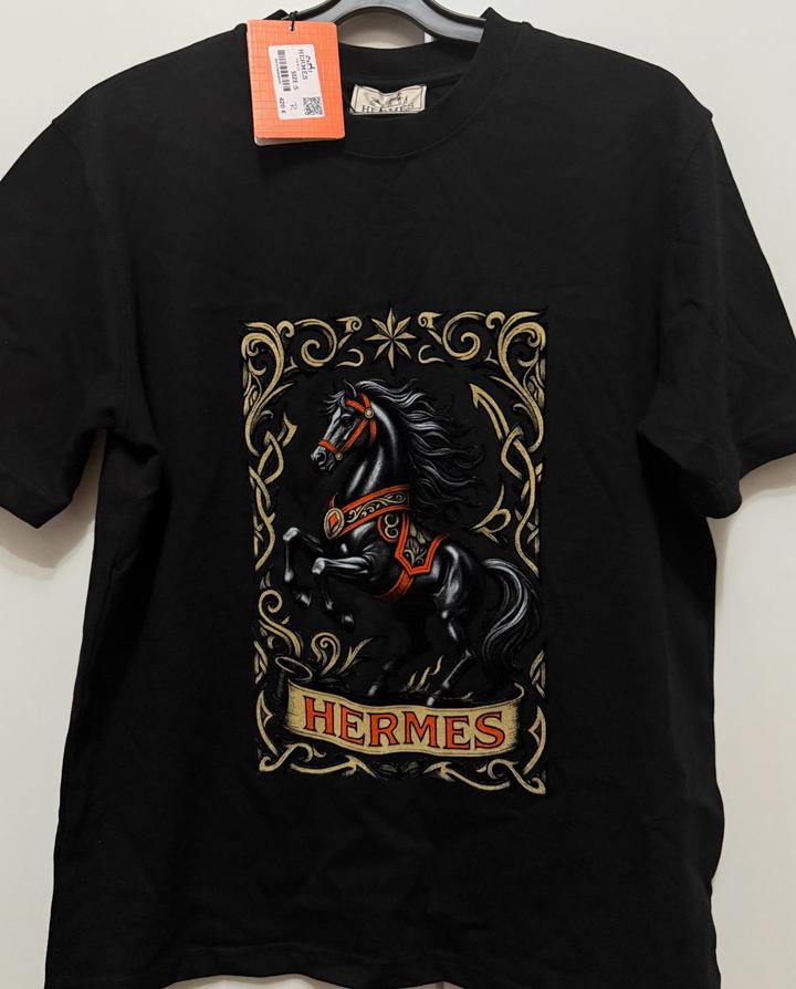 Черная футболка от Hermes