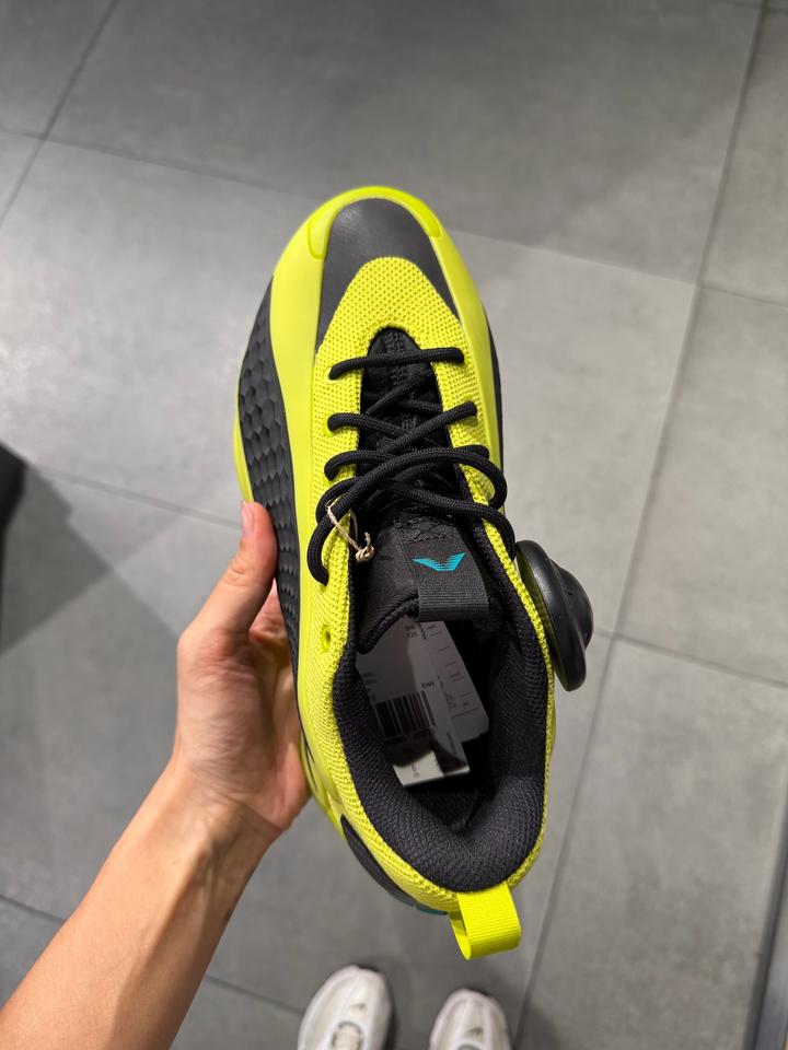 Кроссовки adidas