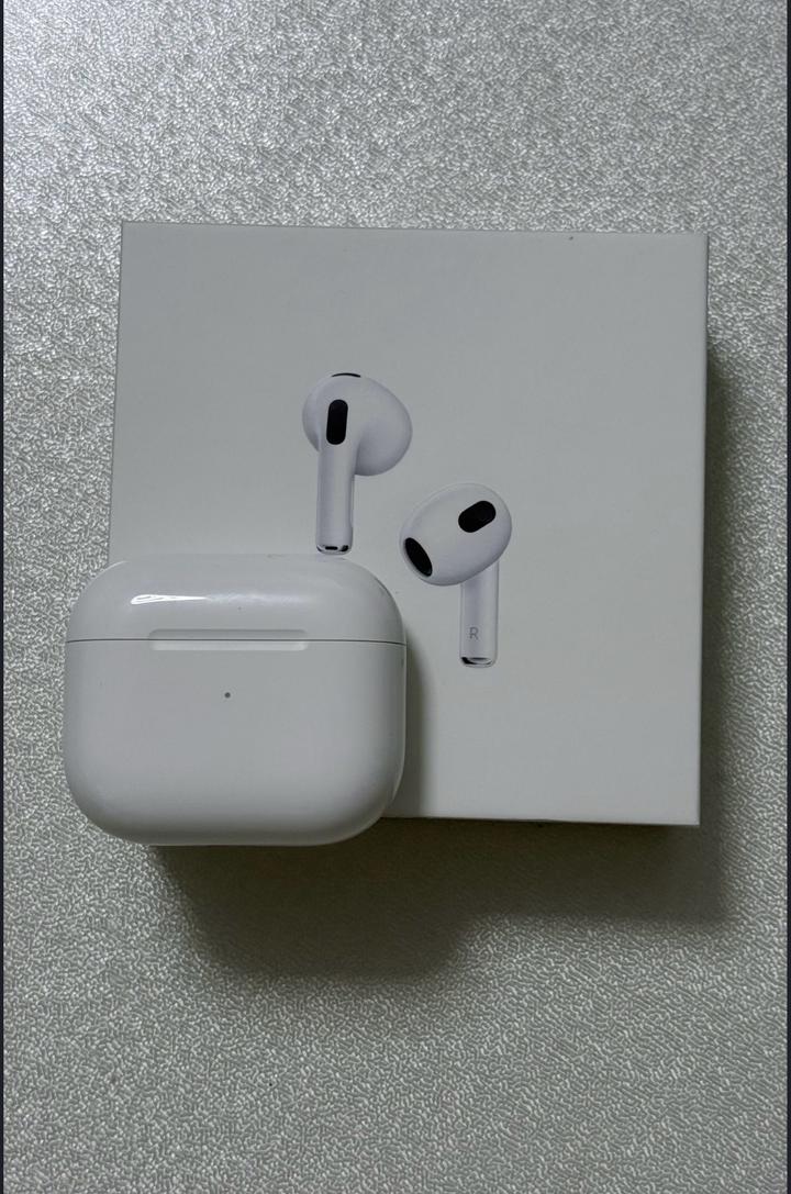 Apple AirPods 3 with MagSafe