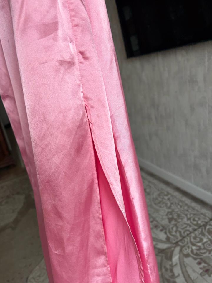 Платье атласное розовое