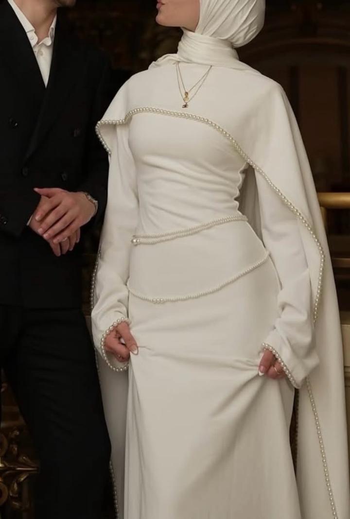 Платье на никах