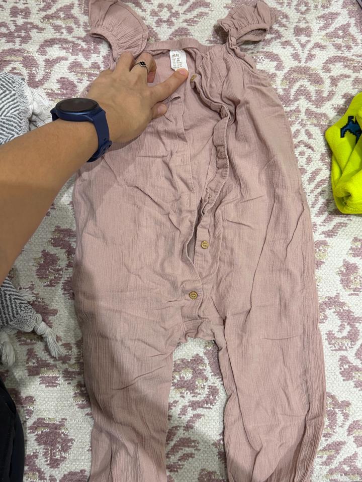 Все вещи за 12 тыс, все качественное размер от 1,5 года до 3 лет.