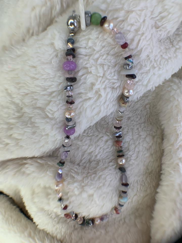 Украшения из натуральных камней на магнитной застежке