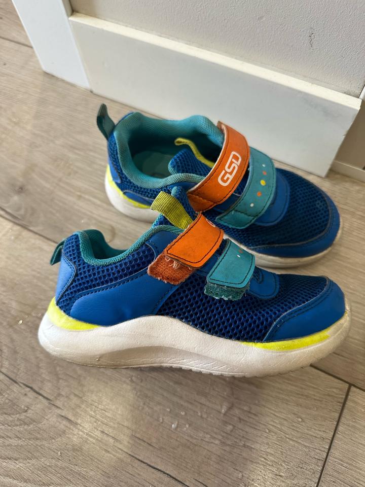 2 пары кроссовки 28