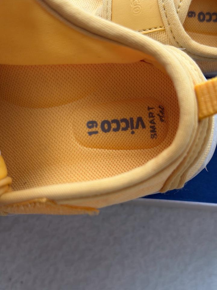 Продам кроссовки Vicco