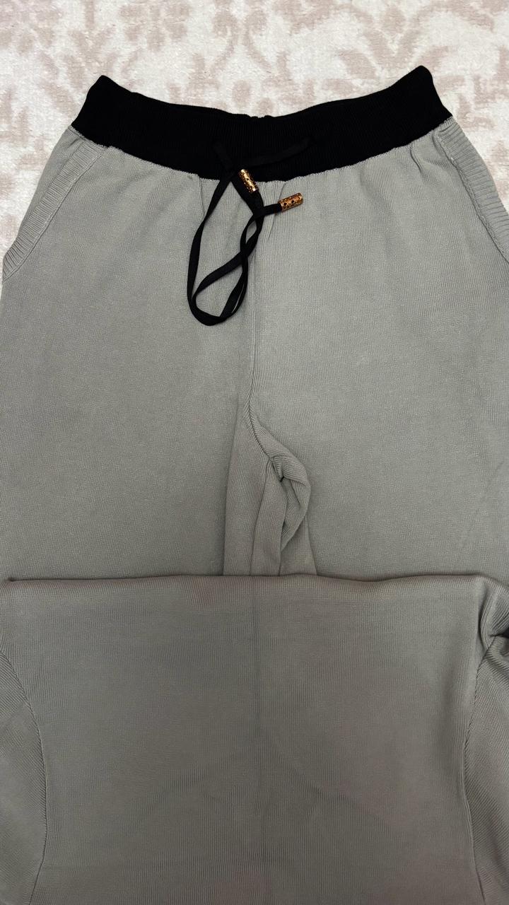 Двойка серый