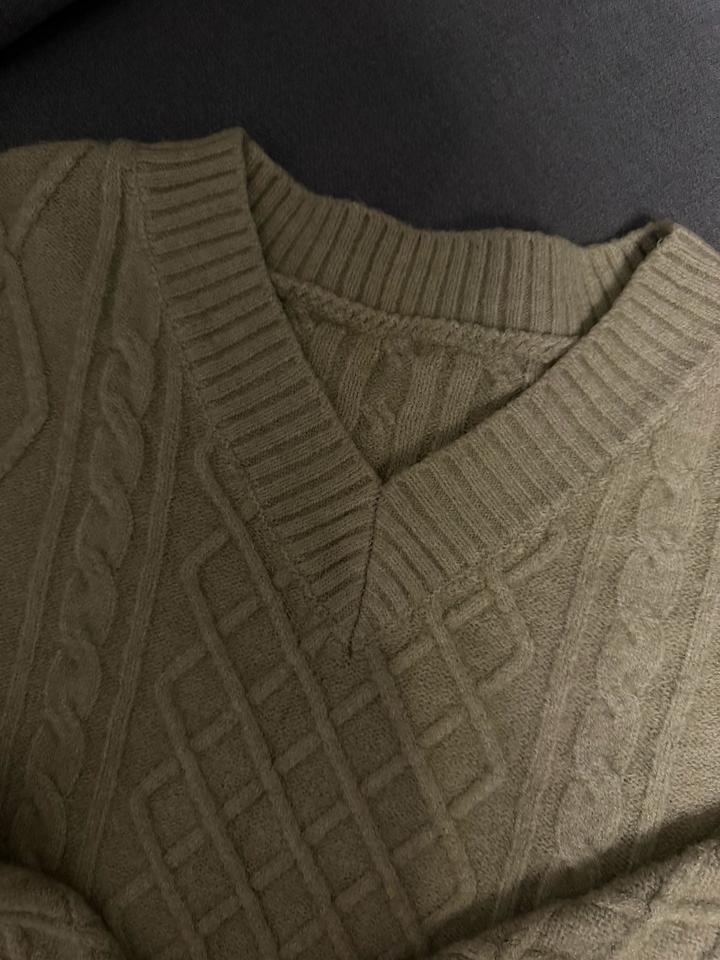 Свитер шерстяной