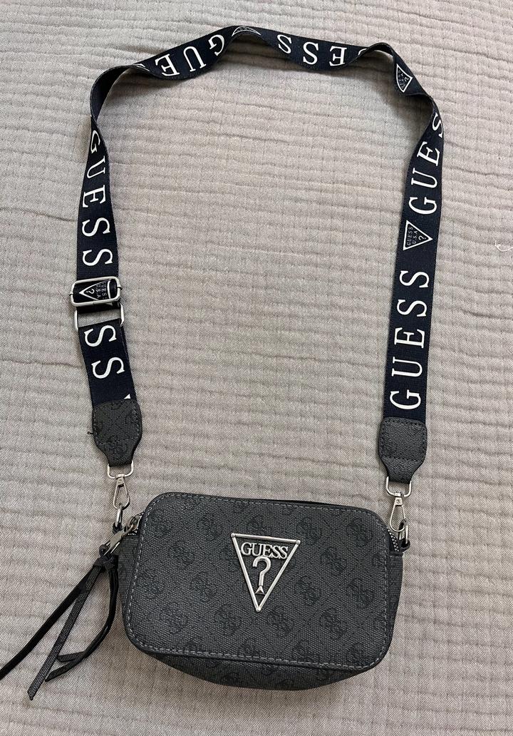 Сумка Guess