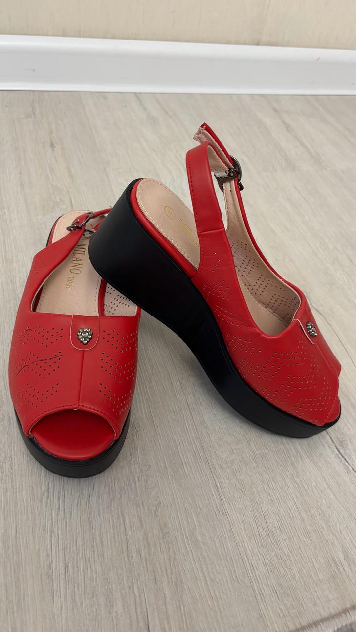 Красная босоножка от MILANO mode