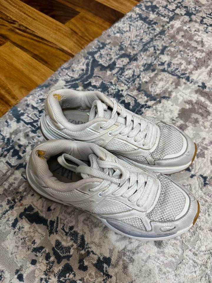 Кроссовки Zara