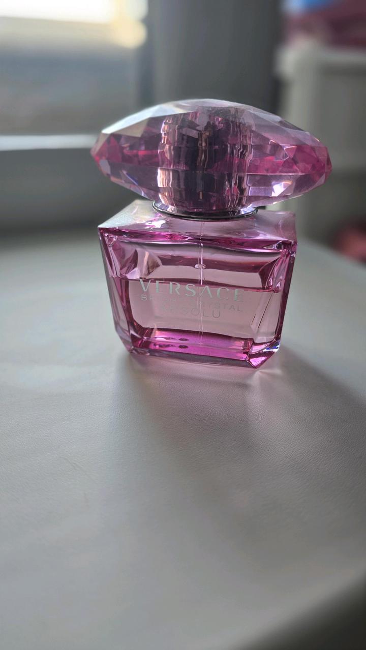 флакон парфюмерной воды Versace Bright Crystal Absolu.
