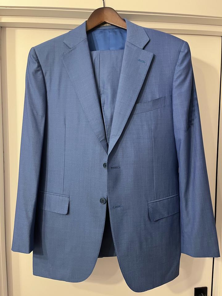 Продам костюм Canali