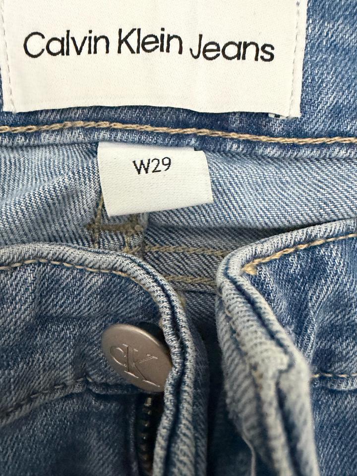 Джинсы Calvin Klein