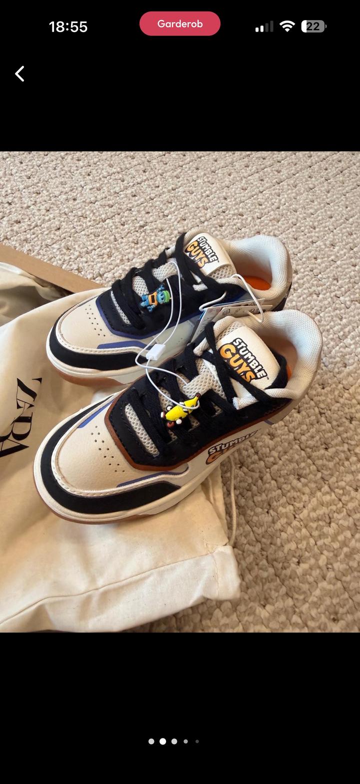 Продам кроссовки детские Zara