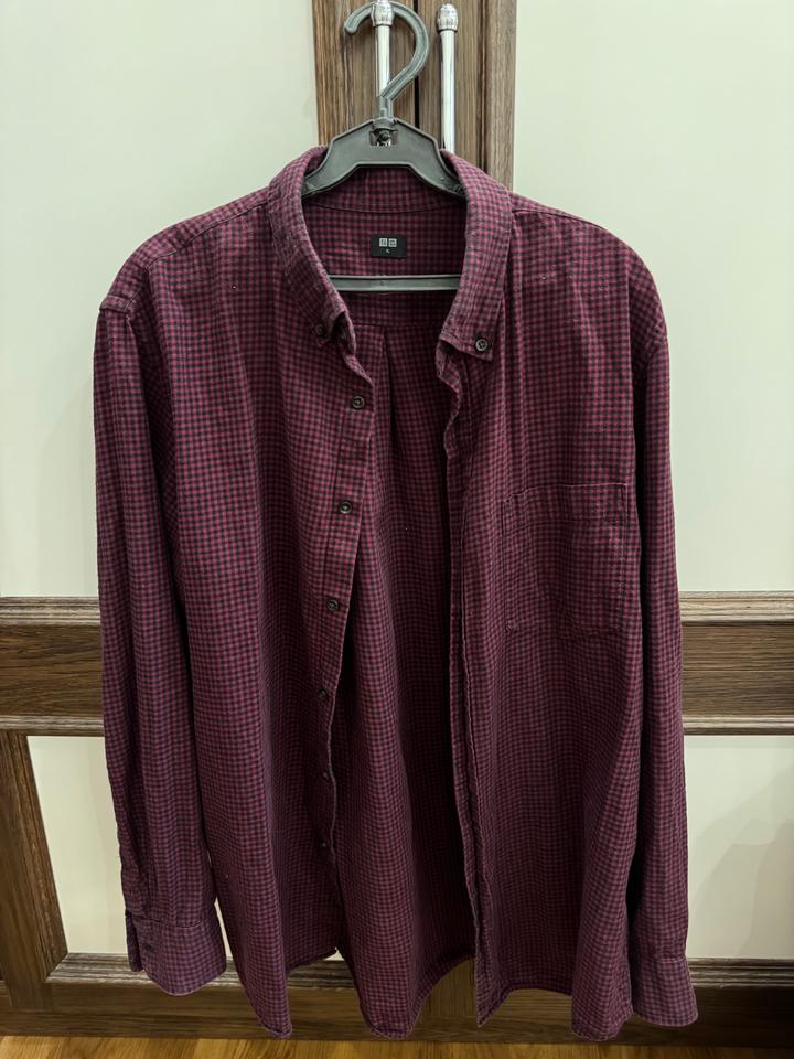 Две мужские рубашки Uniqlo