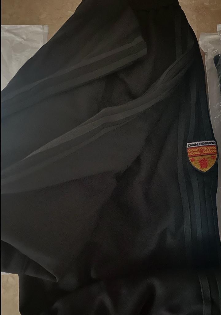 Трико черное ,стильное средней плотности , унисекс