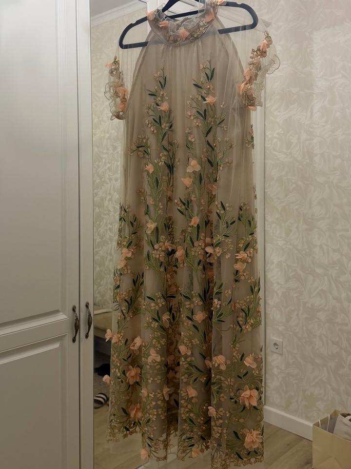 Платье Vera Moni розовое/бежевое с вышивкой