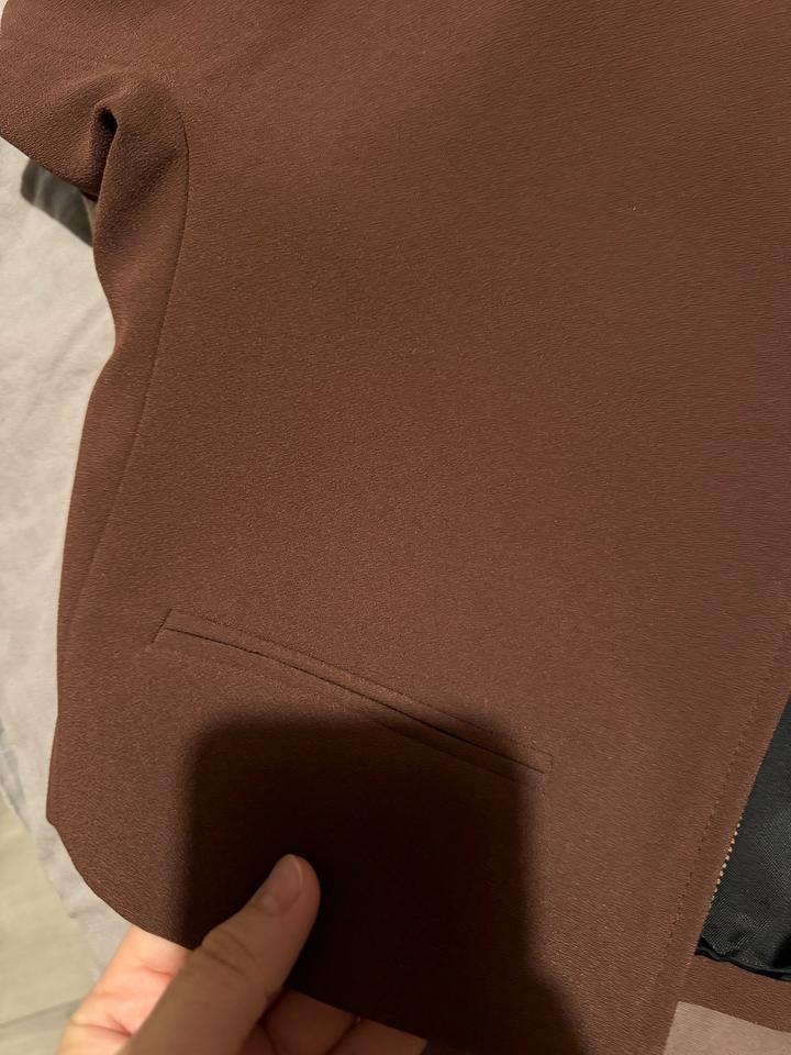 Короткий пиджак Zara.