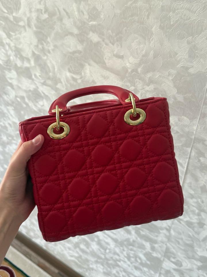 Красная сумка