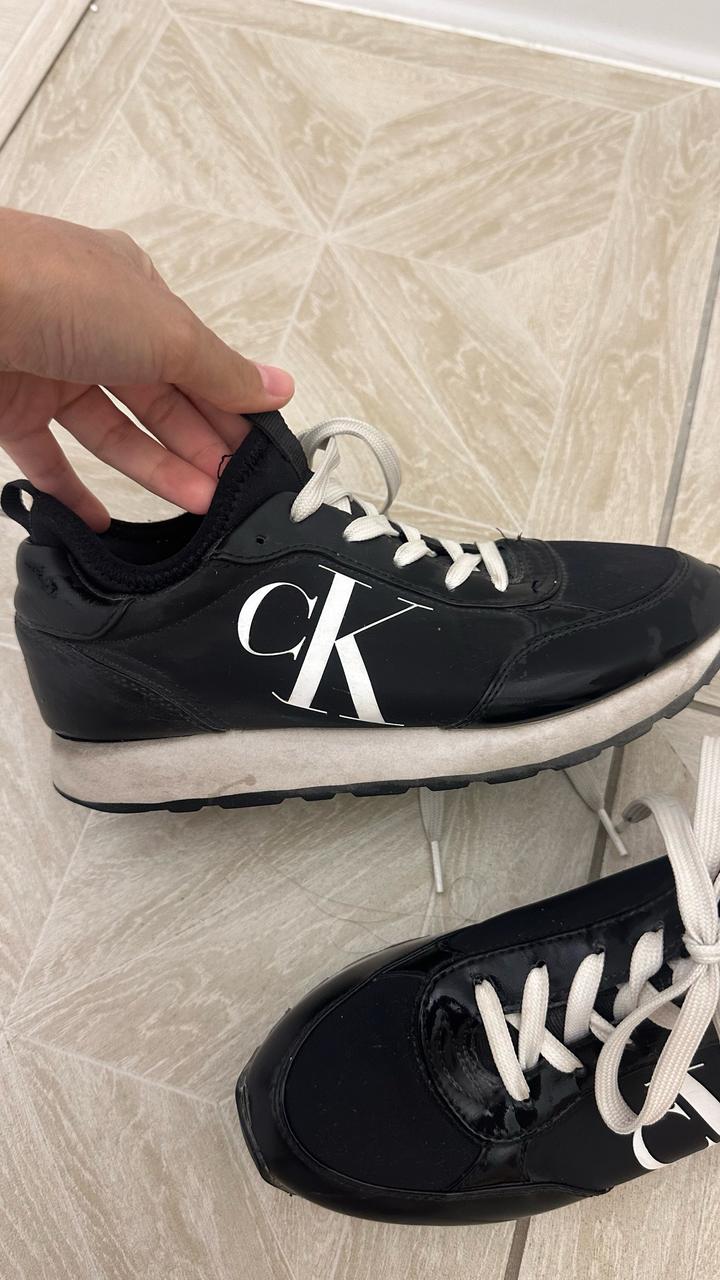 Кроссовки