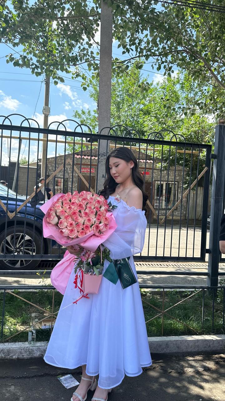 Белое платье на выпускной