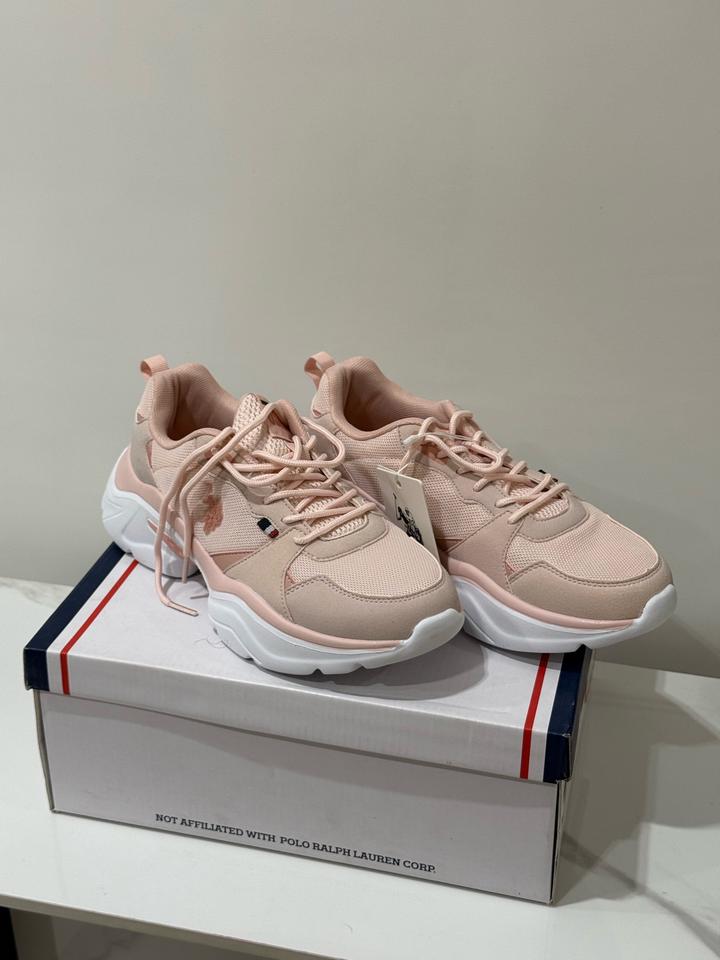 Новые кроссовки