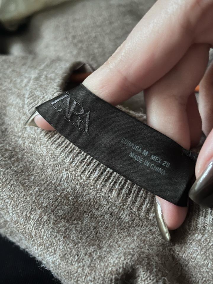 Свитер с кружевами Zara