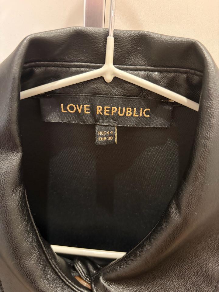 Платье из экокожи Love Republic