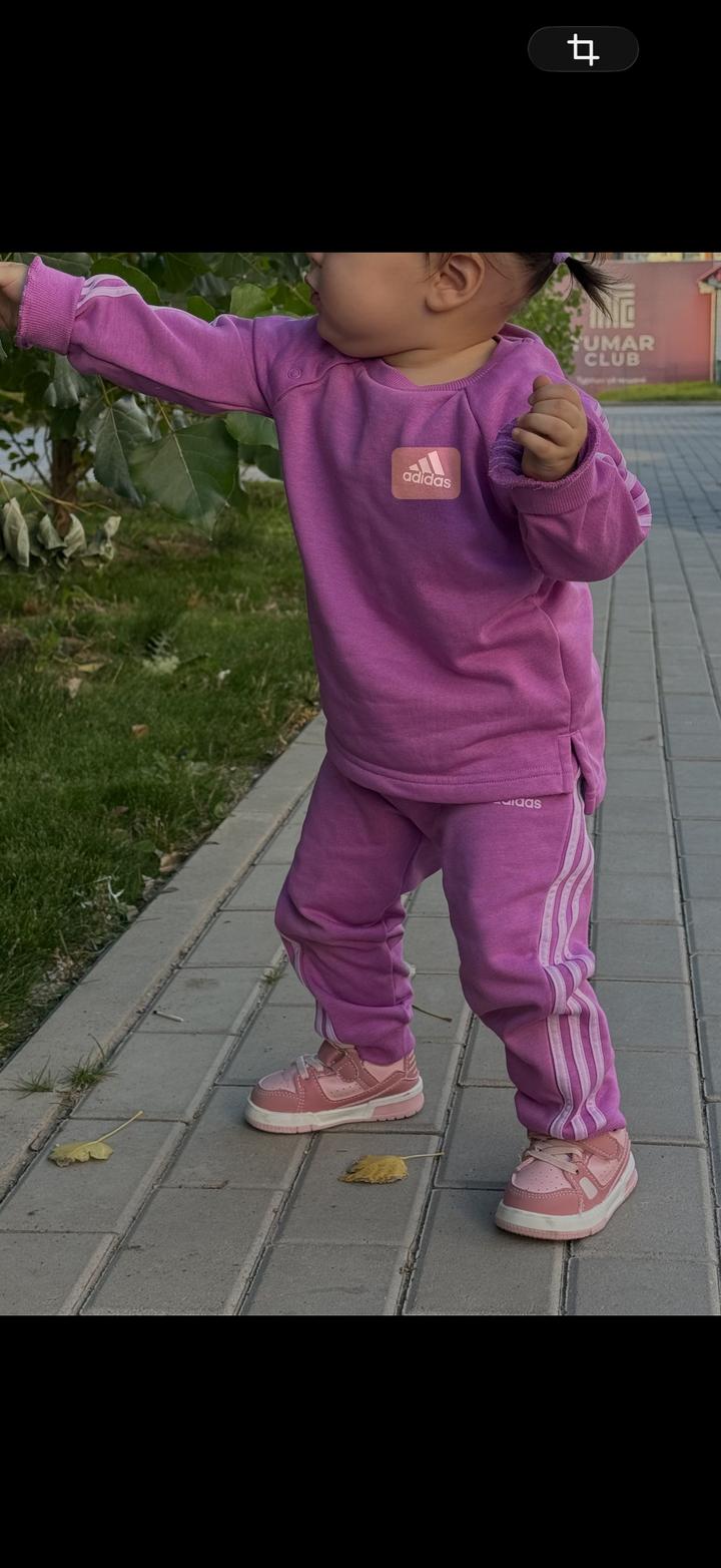 Спортивный Костюм для девочки Adidas.