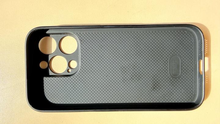 Чехол на IPhone 16 pro