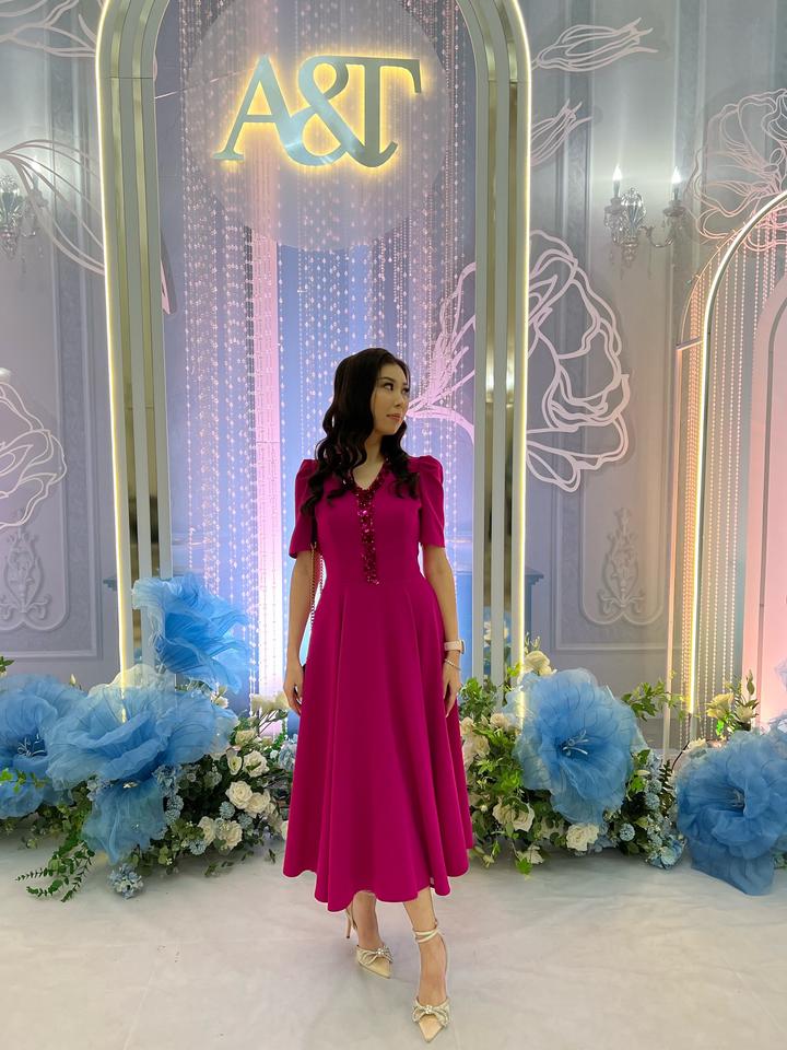 Розовое платье