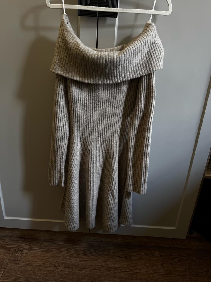 Шерстяное платье H&M