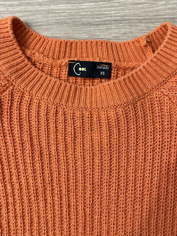 Вязаный свитер