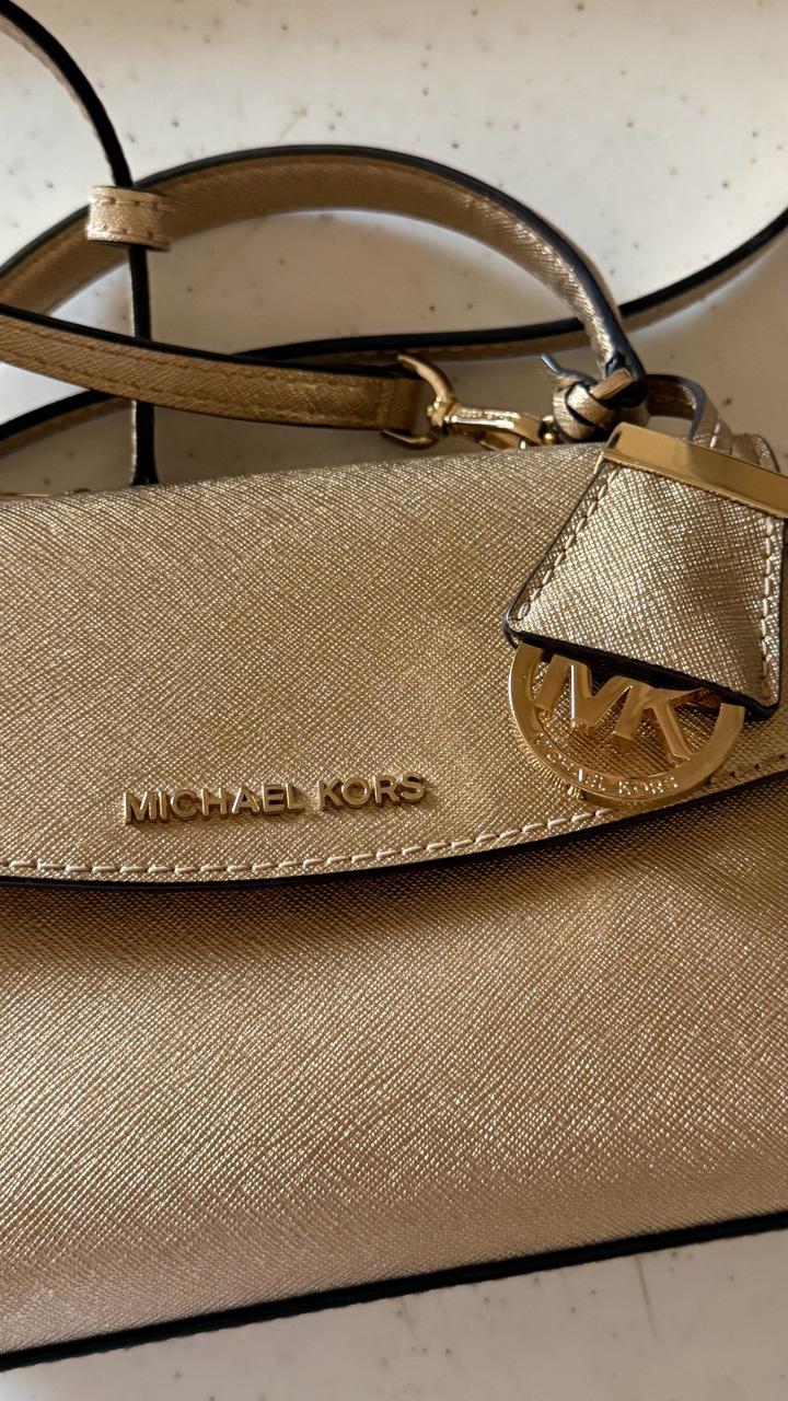 Золотистая сумка Michael Kors