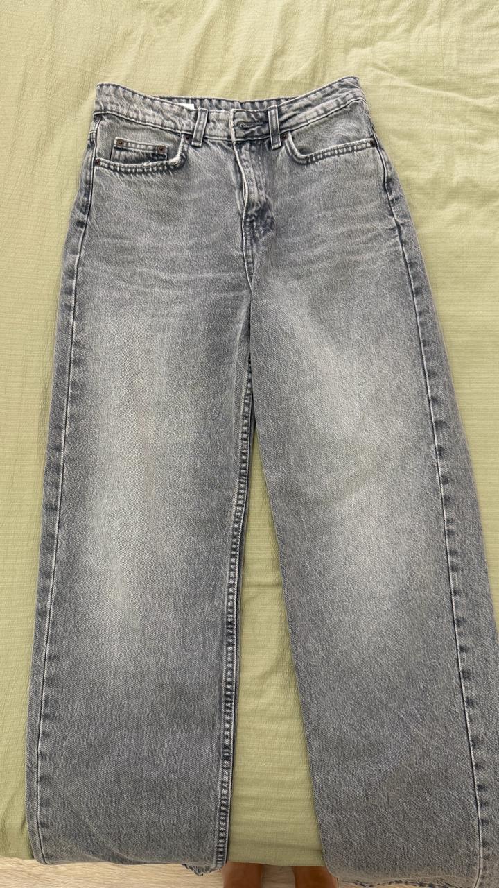 Серые джинсы Zara