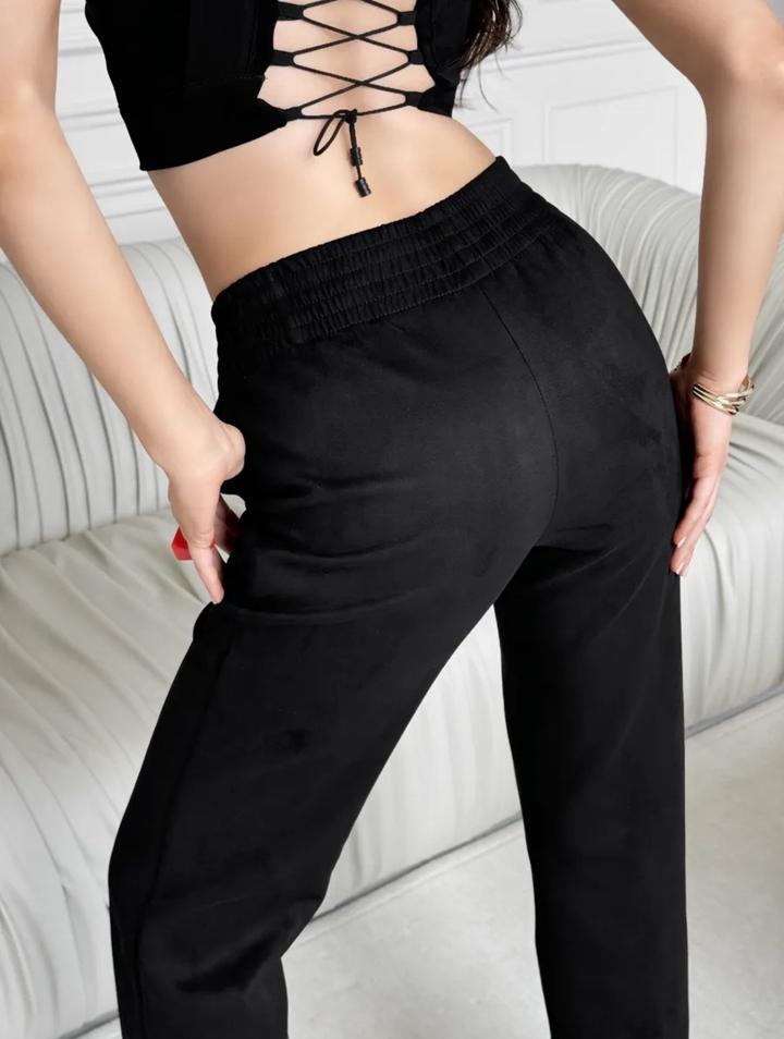 Черные брюки «под замшу»