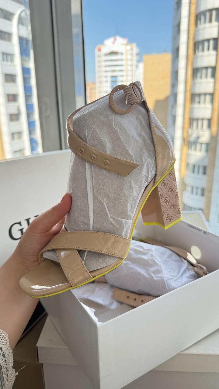 Босоножки GUESS