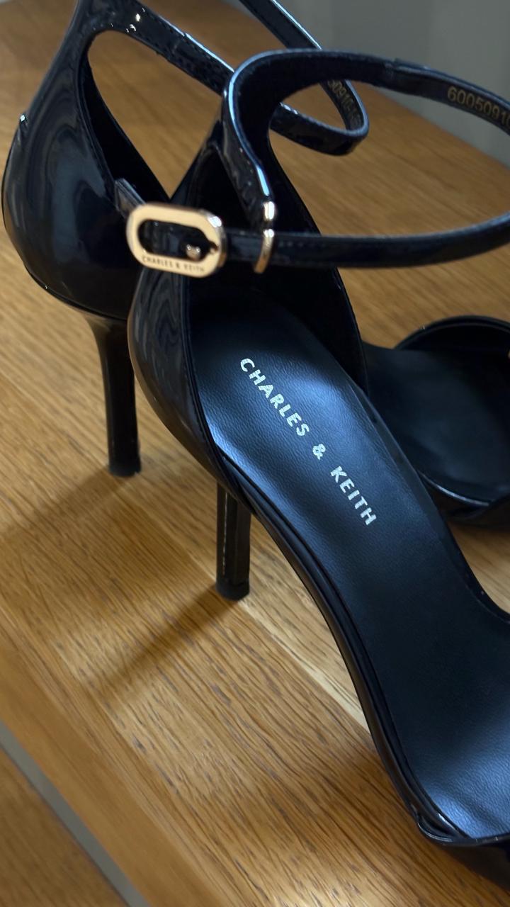 Босоножки от Charles & Keith