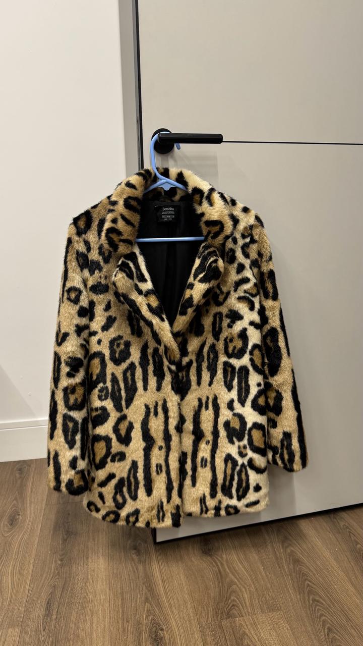 Шубка Bershka .