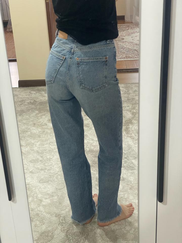 Голубые джинсы Zara