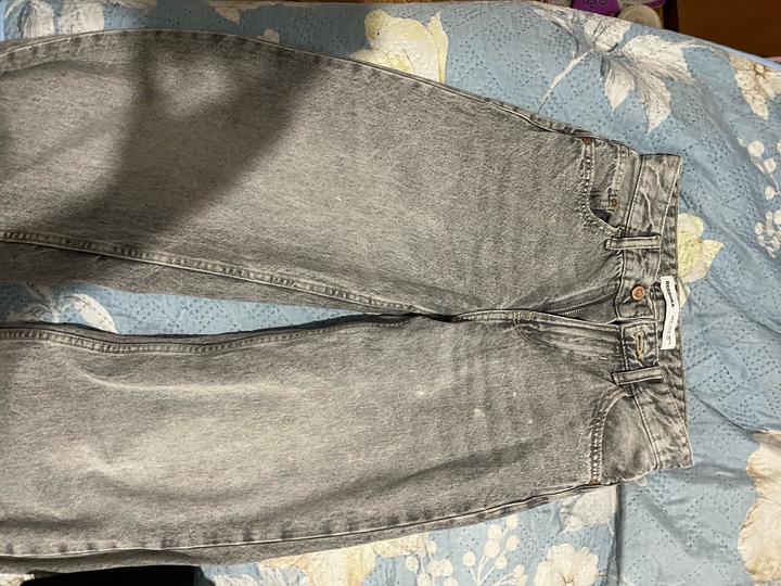 Серые джинсы Bershka