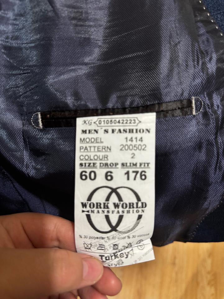 Мужской костюм в отличном состоянии