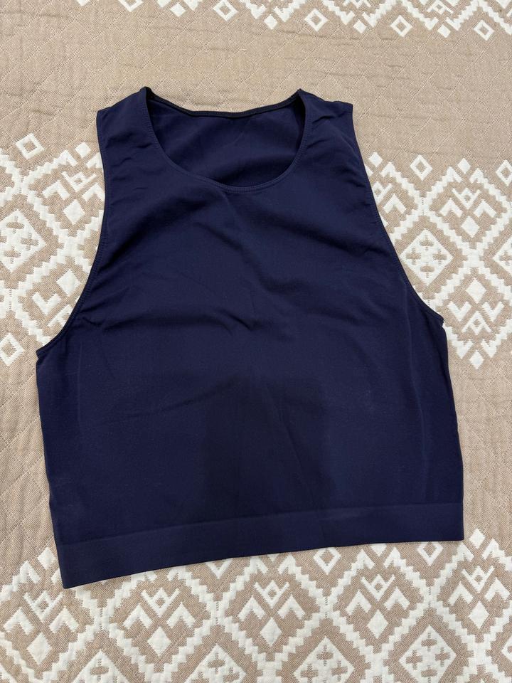 Топ спортивный amona