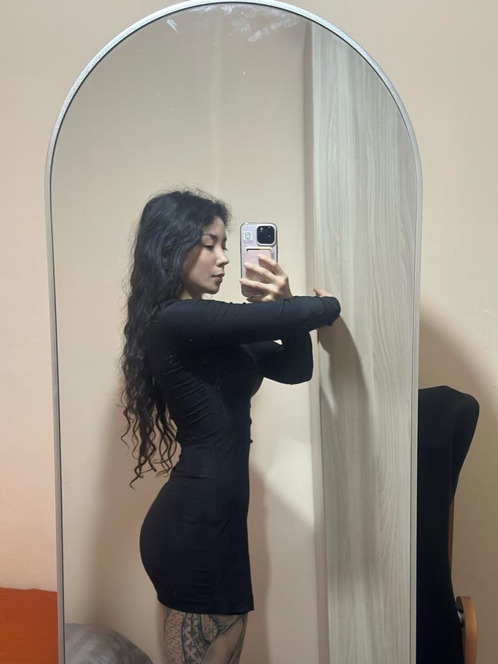 Чёрное мини-платье Bershka