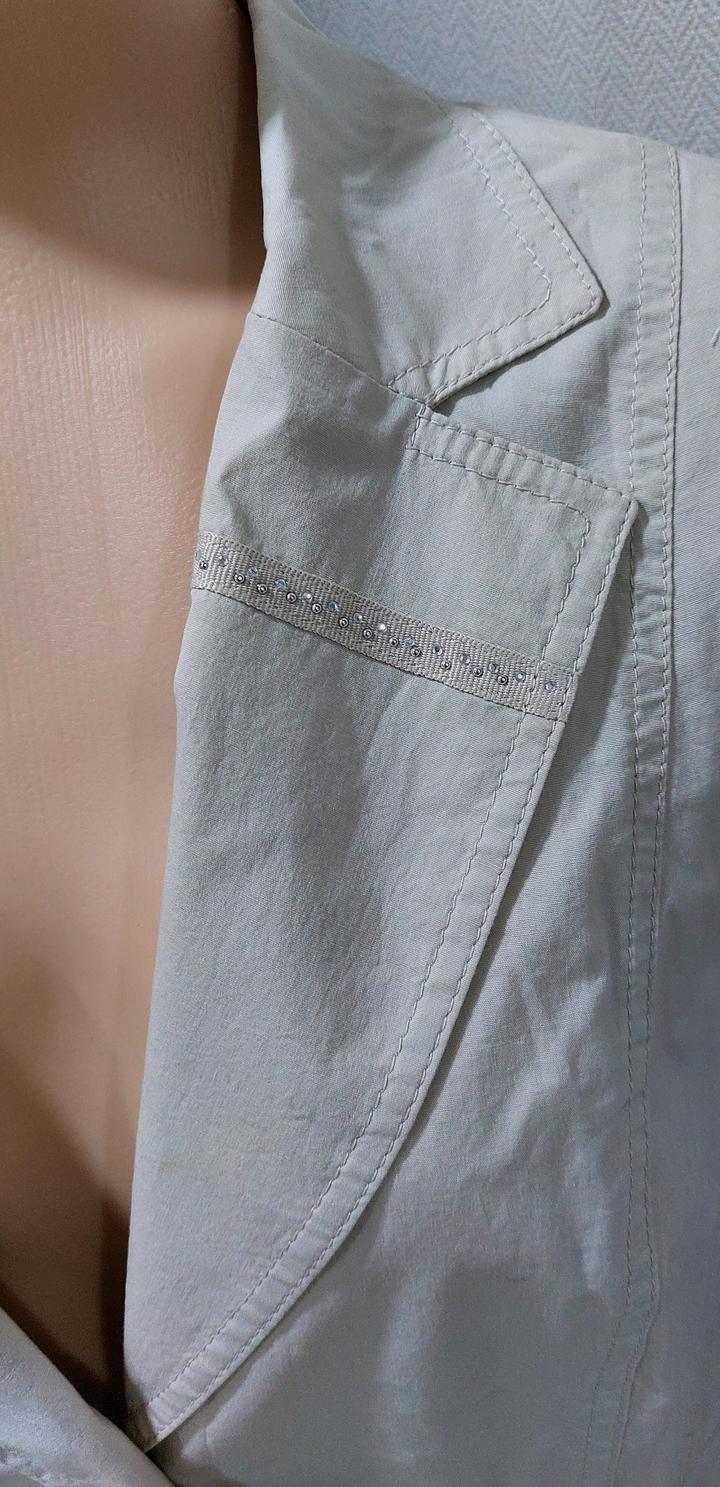 Светлый пиджак от бренда Gerry Weber