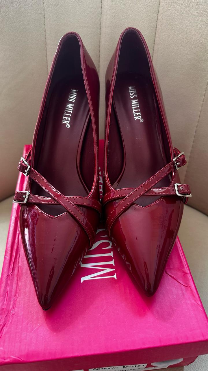 Бордовые лакированные туфли 38 р. Абсолютно новые.