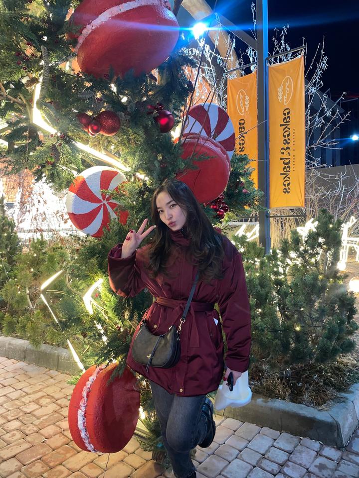 Бордовая куртка от Ineconcept