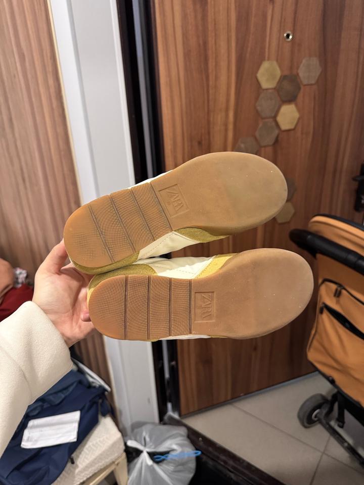 Кроссовки Zara